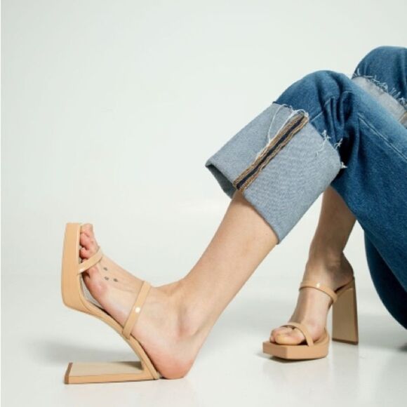 HUSTLER NUDE BY JEFFREY CAMPBELL - Picture 1 of 7